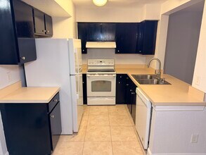 3904 Brigadoon Cir in Clearwater, FL - Building Photo - Building Photo