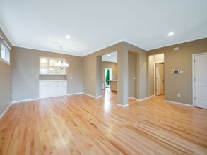 16716 Woodside Dr SE in Renton, WA - Building Photo - Building Photo