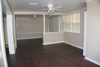 595 Brentwood Dr in Daytona Beach, FL - Building Photo - Building Photo