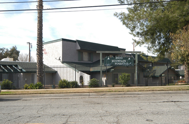 Mountain Pines in San Bernardino, CA - Building Photo - Building Photo