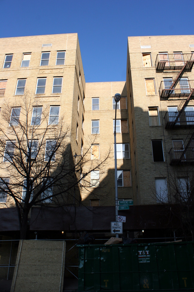 University Avenue III in Bronx, NY - Building Photo - Building Photo