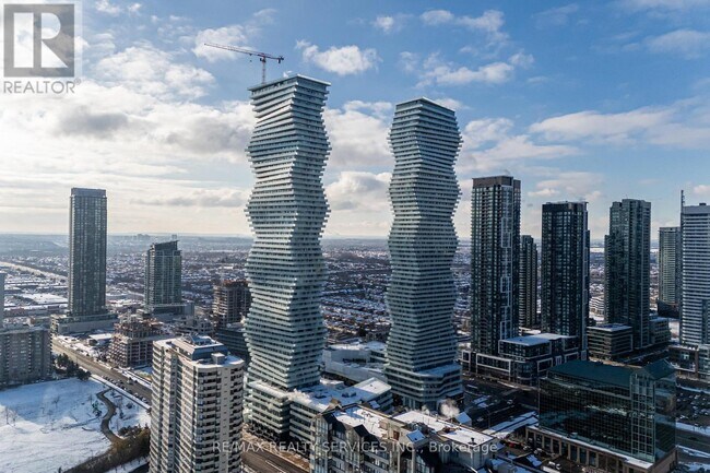 415 Webb Dr in Mississauga, ON - Building Photo - Building Photo