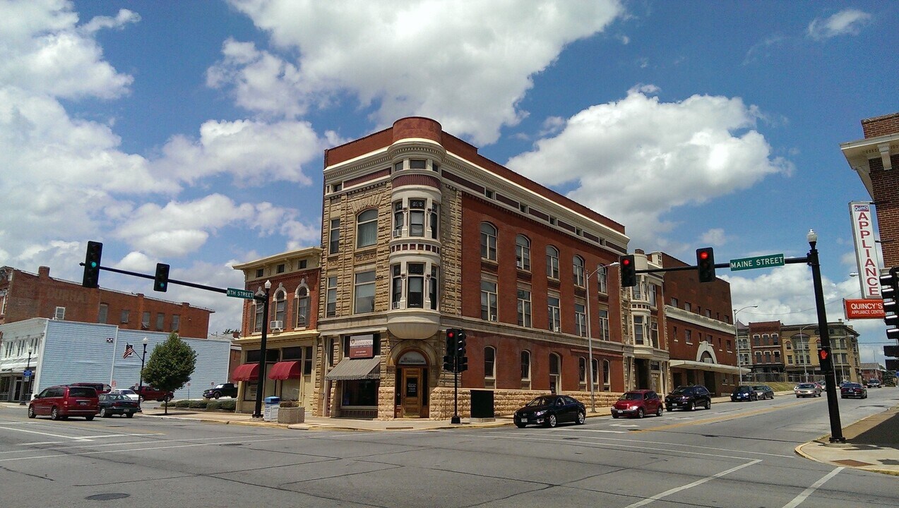 109 N 8th St in Quincy, IL - Building Photo