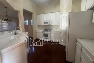 9800 Cabbage Rose Ave in Bakersfield, CA - Building Photo - Building Photo