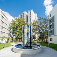 Smathers Plaza I in Miami, FL - Building Photo - Primary Photo