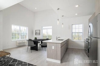 175 Quincy Ct, Unit A308 in Perth Amboy, NJ - Building Photo - Building Photo