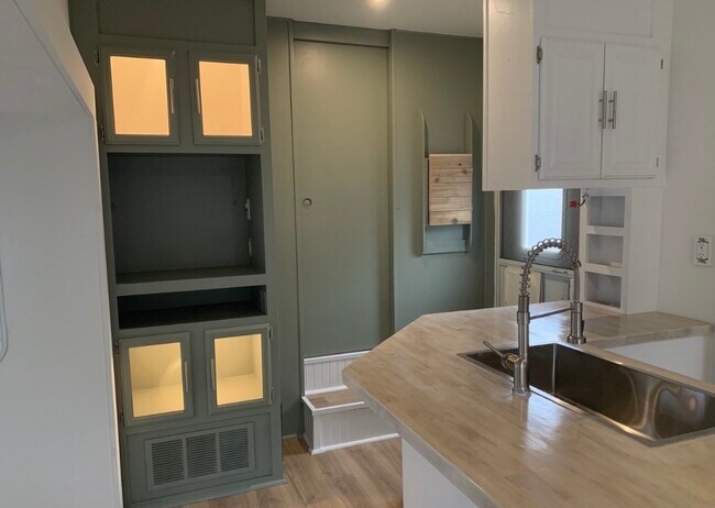 755 Elmhurst Dr in Lakehills, TX - Building Photo - Building Photo