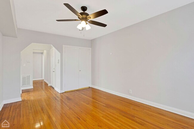 7152 S Cornell Ave in Chicago, IL - Building Photo - Building Photo
