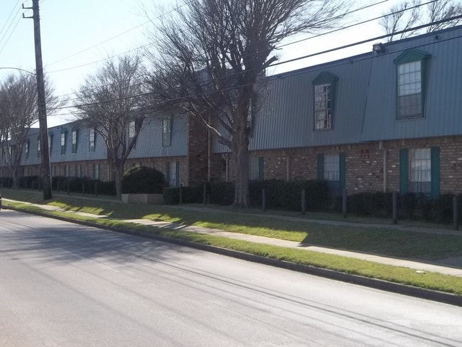 Wilshire Apartments in Houston, TX - Building Photo - Building Photo