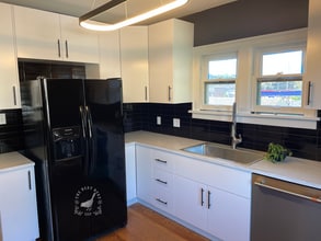 1427 N Hawley Rd, Unit 1427a in Milwaukee, WI - Foto de edificio - Building Photo