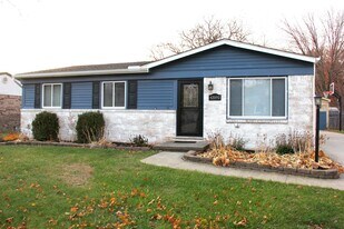 43592 Champlain Ct in Canton Township, MI - Building Photo