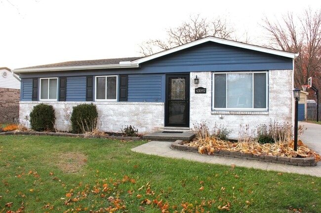 property at 43592 Champlain Ct