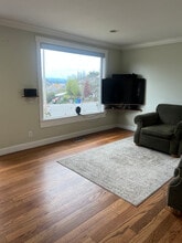 558 Windsor Pl NE in Renton, WA - Building Photo - Building Photo