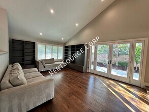 25463 Vía Escovar in Santa Clarita, CA - Building Photo - Building Photo