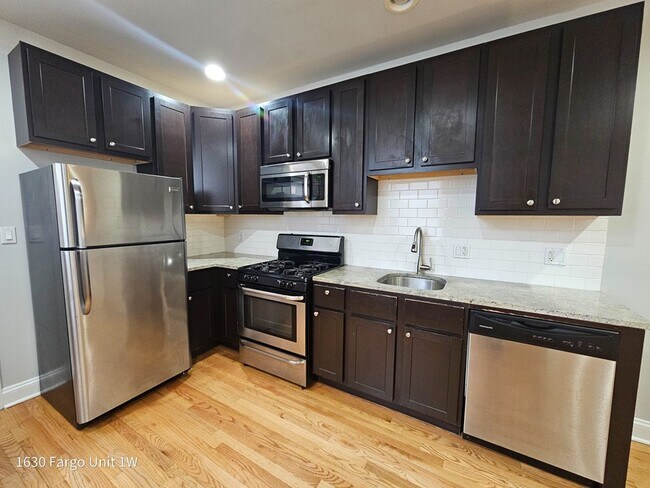 1630 W Fargo Ave, Unit 2W