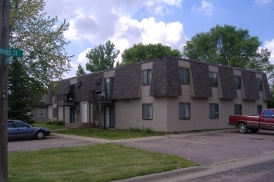 207 N Eastern Ave in Hartford, SD - Foto de edificio