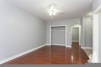 6930 N Greenview Ave in Chicago, IL - Building Photo - Building Photo