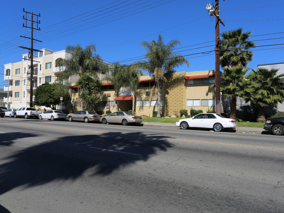 Parkwood Meadow in Van Nuys, CA - Building Photo