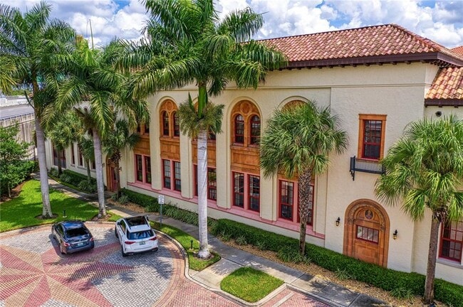 property at 1501 W Horatio St