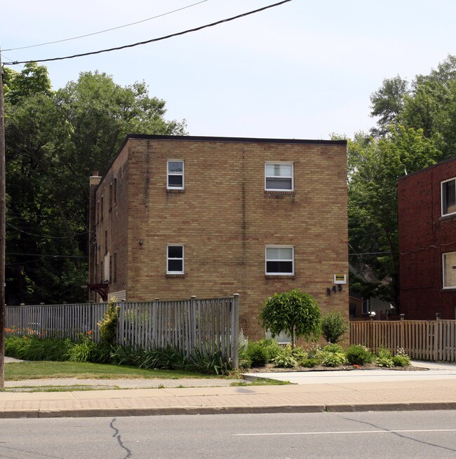 345 Lakeshore Rd E in Mississauga, ON - Building Photo - Primary Photo