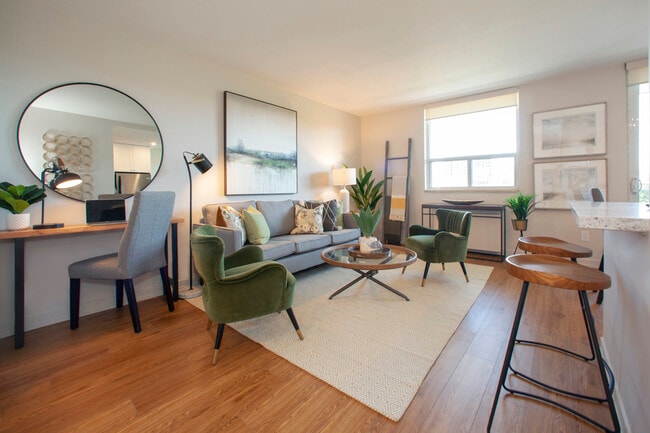Harbourview Apartments in Oakville, ON - Building Photo - Building Photo