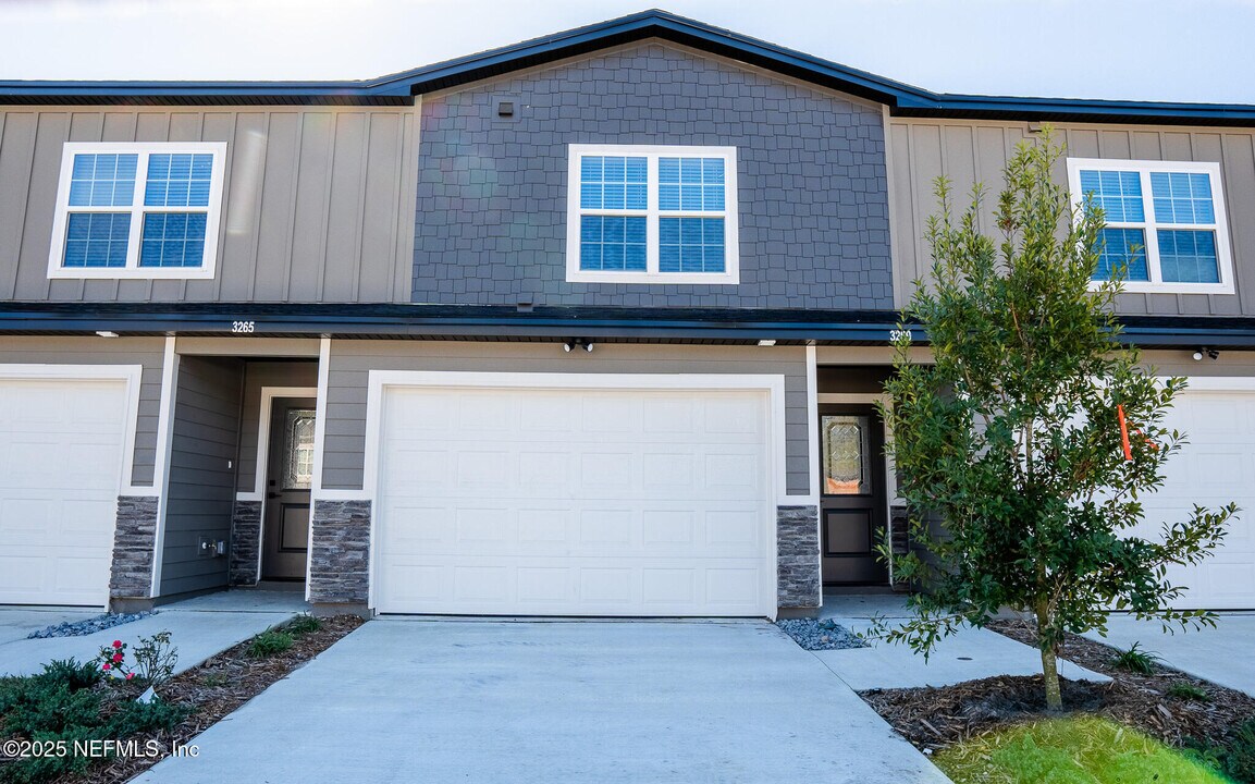 3269 Isabella Ct in Middleburg, FL - Building Photo