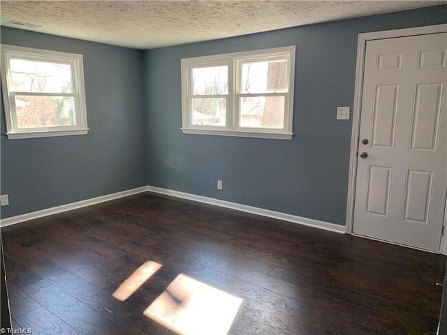 1509 E Commerce Ave in High Point, NC - Foto de edificio - Building Photo