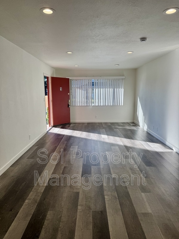 1053 W Hamilton Ave in Campbell, CA - Building Photo - Building Photo