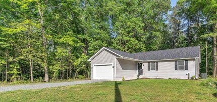 30 Azalea Way in Colonial Beach, VA - Building Photo - Building Photo