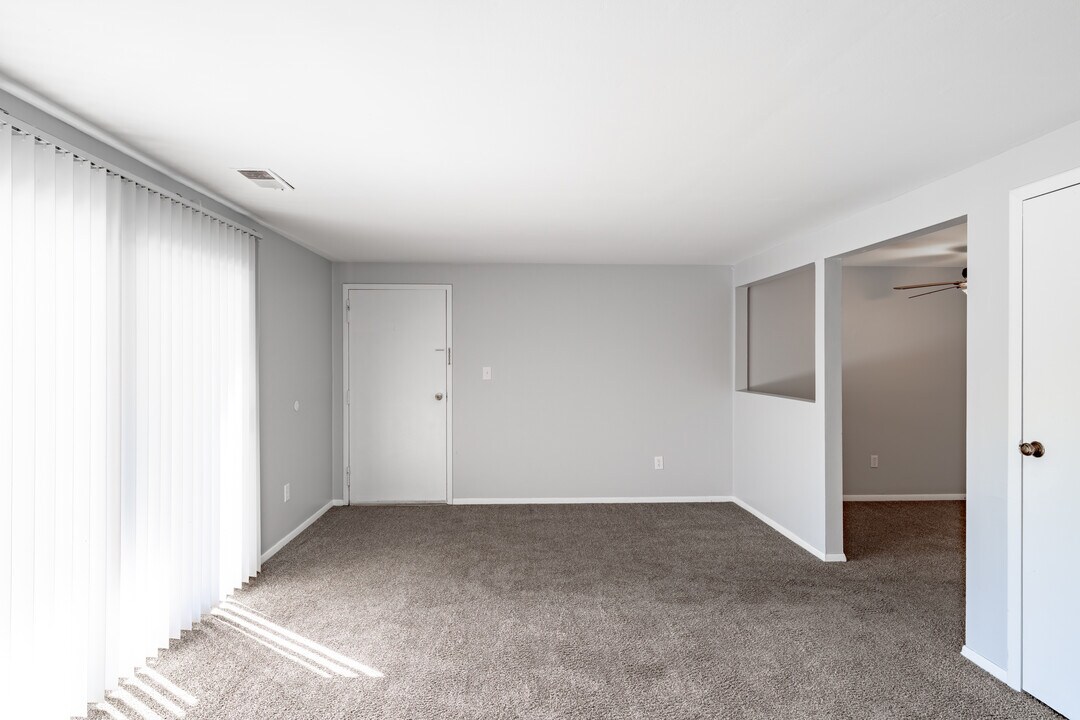 West Summerset Apartments in Amherst, NY - Building Photo