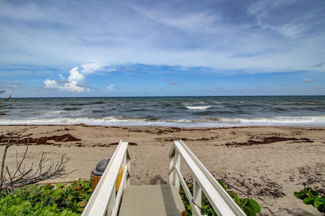 3596 S Ocean Blvd in Boca Raton, FL - Foto de edificio - Building Photo