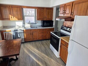 6813 Urbandale Ave in Urbandale, IA - Building Photo - Building Photo