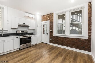 200 Forest St in Montclair, NJ - Building Photo - Building Photo
