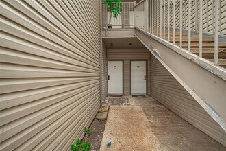 9707 Richmond Ave. in Houston, TX - Foto de edificio - Building Photo