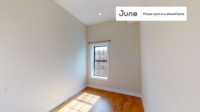 Private bedroom in 5 bed/2 bath Home in New York, NY - Building Photo - Building Photo