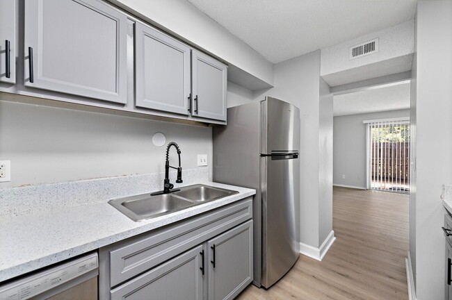 Meadowood Apartments in Kansas City, MO - Foto de edificio - Building Photo