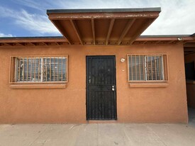 705 W Irvington Rd in Tucson, AZ - Building Photo