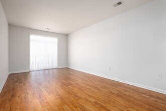 Kirkwood Place in Greensboro, NC - Building Photo - Interior Photo