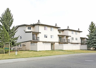 Greenmeadow Condominiums in Calgary, AB - Building Photo - Building Photo