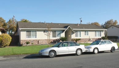 2165-2175 Royal Dr in Santa Clara, CA - Building Photo - Building Photo