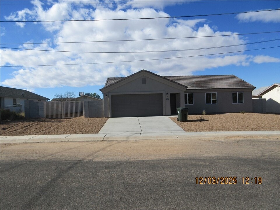 3327 N Central St in Kingman, AZ - Building Photo