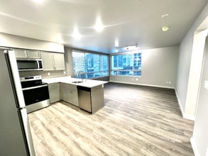 2330 Yakima Ct in Tacoma, WA - Building Photo - Building Photo
