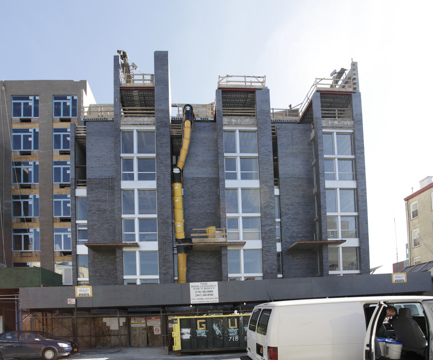 105 Grand Ave in Brooklyn, NY - Building Photo