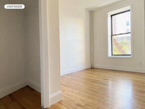 222 Thompson St in New York, NY - Building Photo - Building Photo