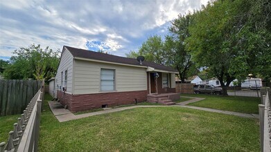 2111 3rd St in Galena Park, TX - Building Photo - Building Photo