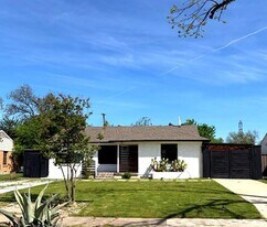 3739 Almazan Dr in Dallas, TX - Building Photo