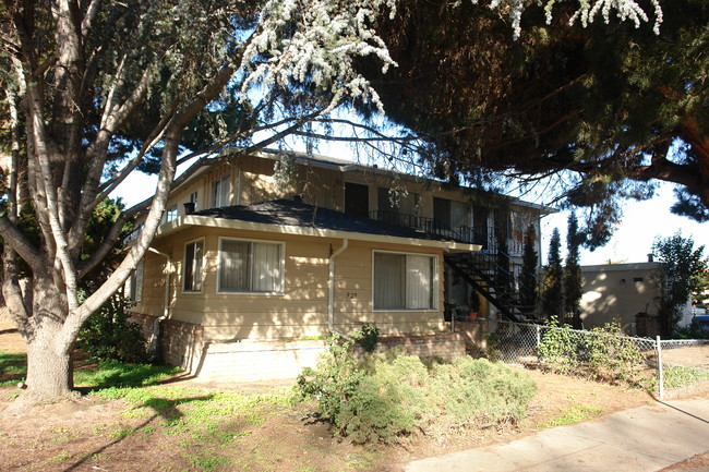 929 Boynton Ave in San Jose, CA - Foto de edificio - Building Photo