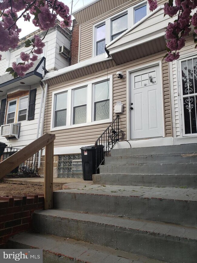 4131 Gilham St photo'