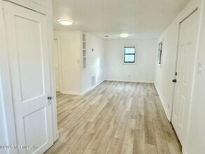 1077 Willow Branch Ave in Jacksonville, FL - Building Photo - Building Photo