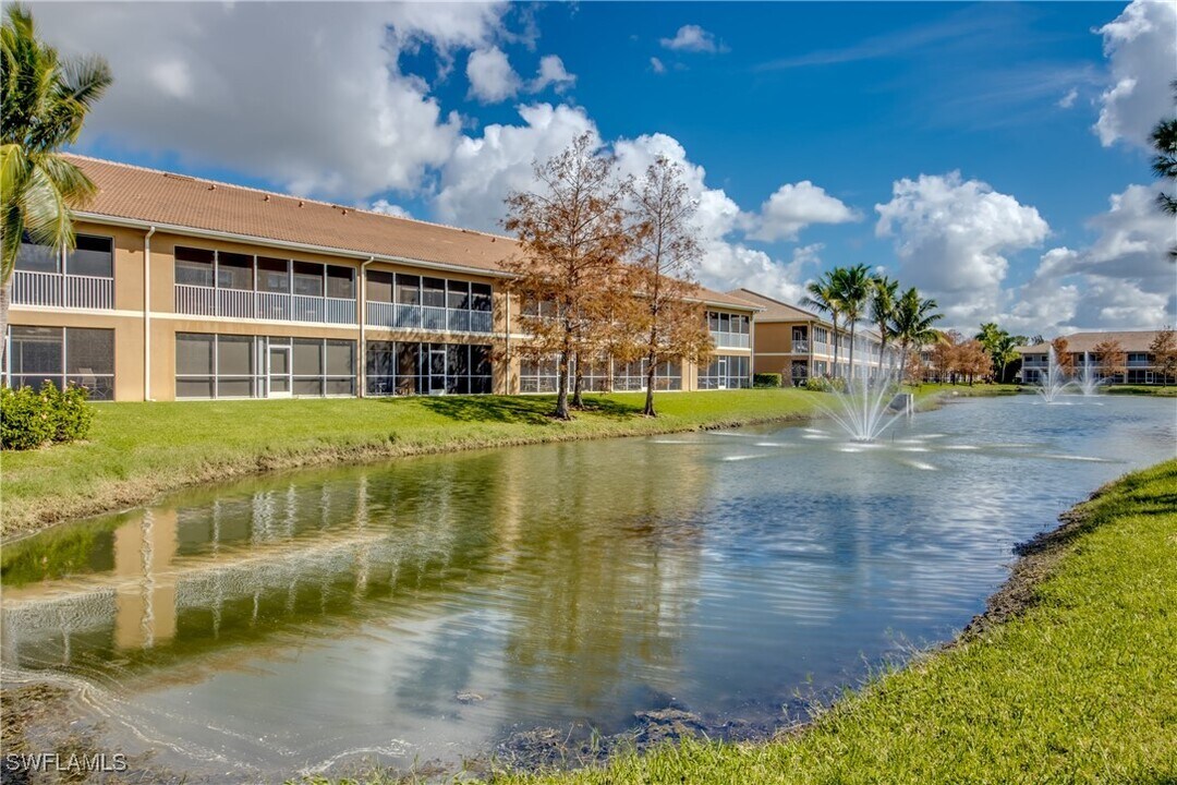 1052 Winding Pines Circle in Cape Coral, FL - Building Photo